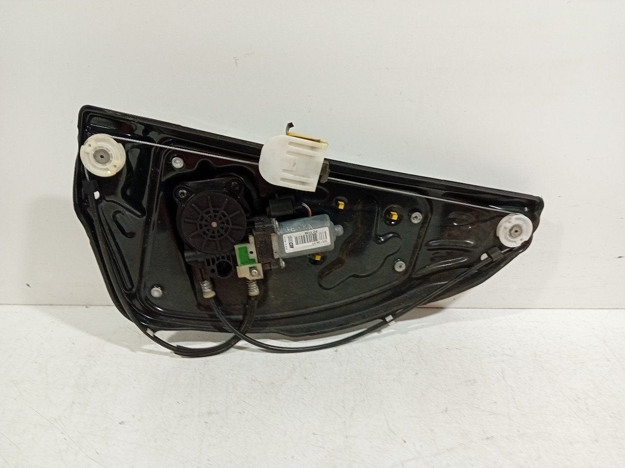Raammechaniek elektrisch rechts achter Land Rover Freelander, Onderdelen@venauto.nl, Van der Ven Autorecycling B.V., Ettenseweg 76, 4706 PB Roosendaal, The Netherlands