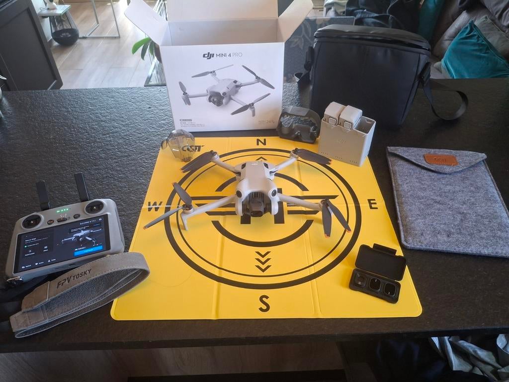DJI mini 4 Pro + accessoires, Caravanes & Camping, Outils de camping, Enlèvement