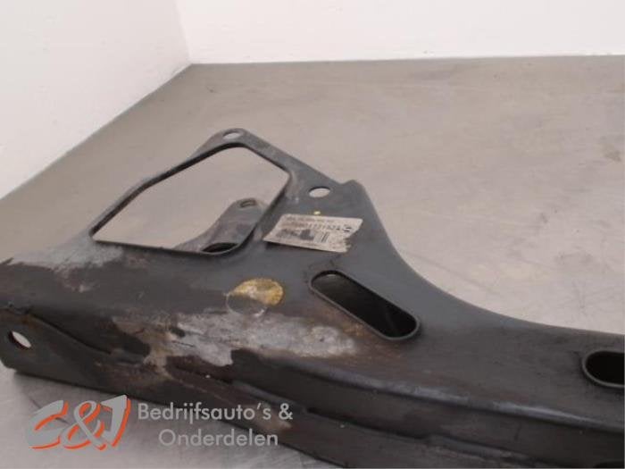 Barre transversale avant d'un Iveco New Daily, Autos : Pièces & Accessoires, Carrosserie & Tôlerie, Autres marques automobiles