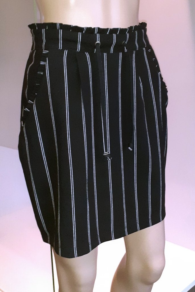 Rok zwart pinstripe met zakken Jacqueline de Yong S, Vêtements | Femmes, Jupes, Neuf, Enlèvement ou Envoi, Noir, Au-dessus du genou