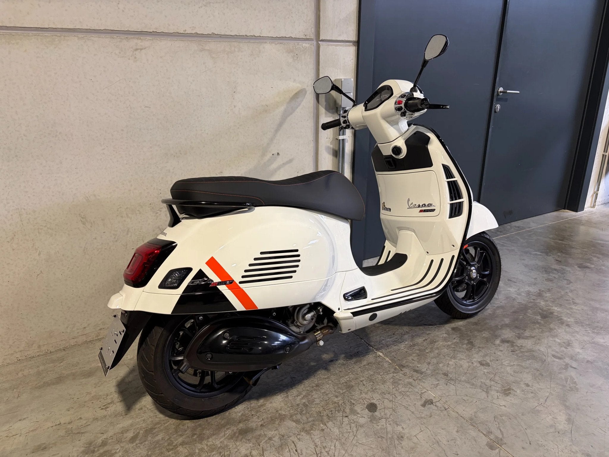 Vespa GTS 300 Super in topstaat (bj 2024), Motoren, Scooter, 300 cc, Bedrijf, 12 t/m 35 kW