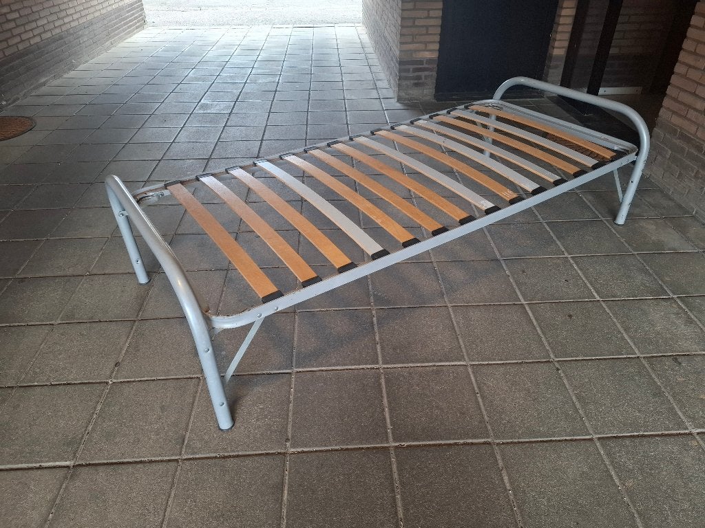 Metalen bed, Huis en Inrichting, Ophalen, Gebruikt, 90 cm, Eenpersoons