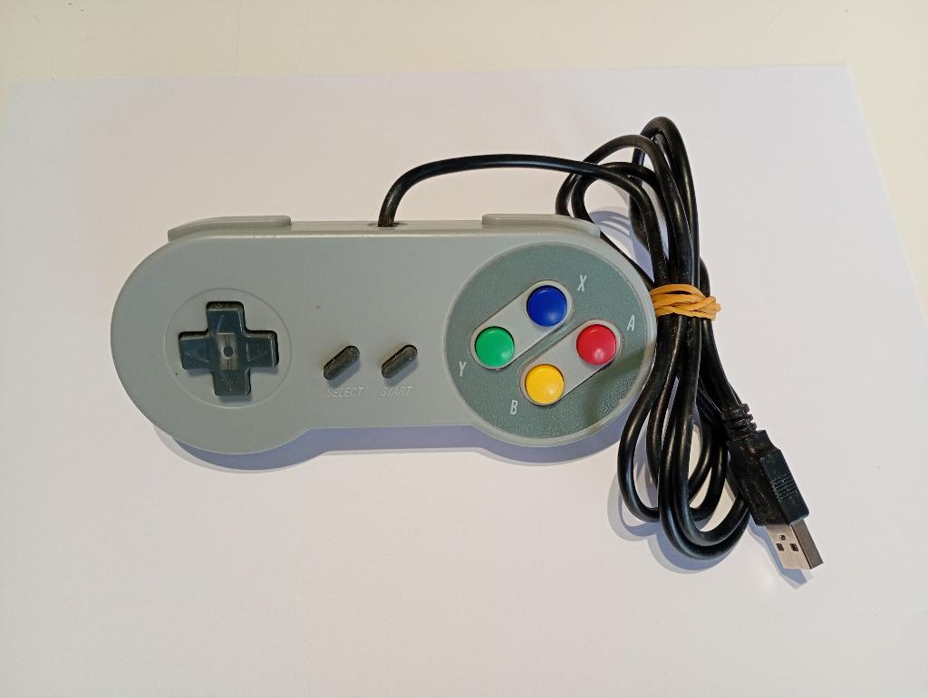 SNES USB-controller, Games en Spelcomputers, Ophalen of Verzenden, Gebruikt
