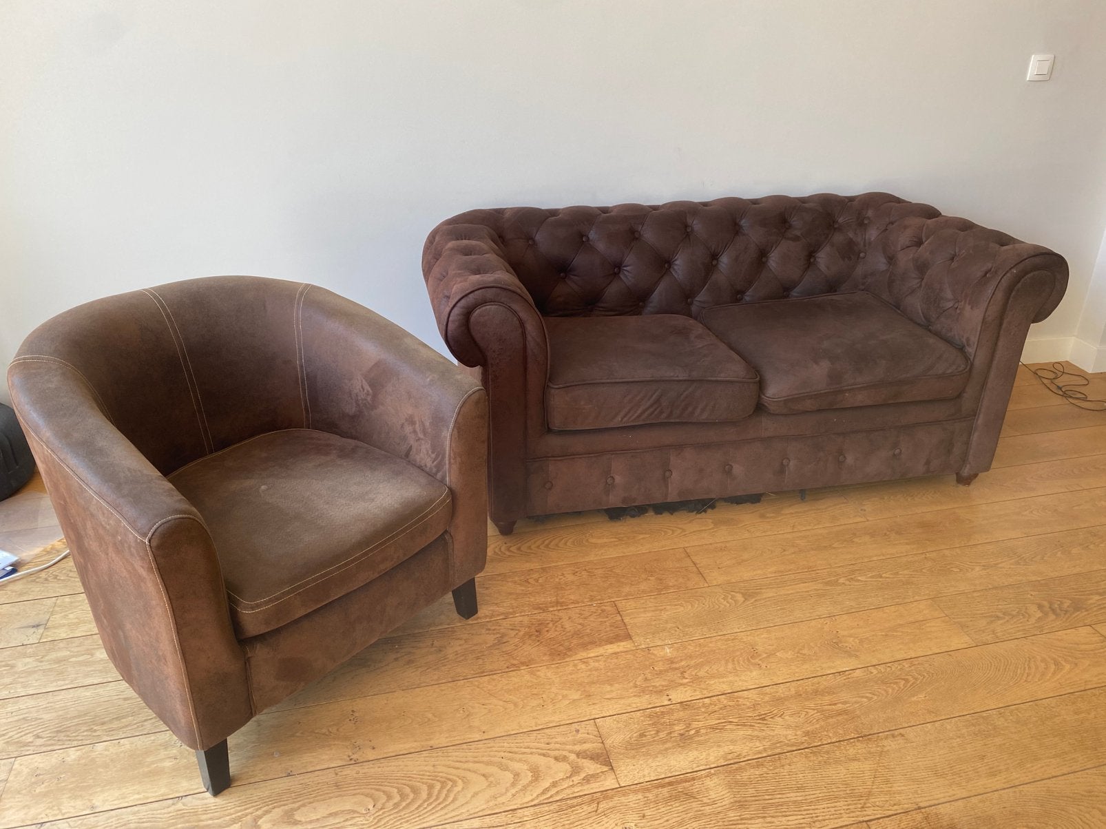 Lot canapé Chesterfield + fauteuil assorti, Maison & Meubles, Canapés | Sofas & Chaises Longues, Comme neuf, Enlèvement