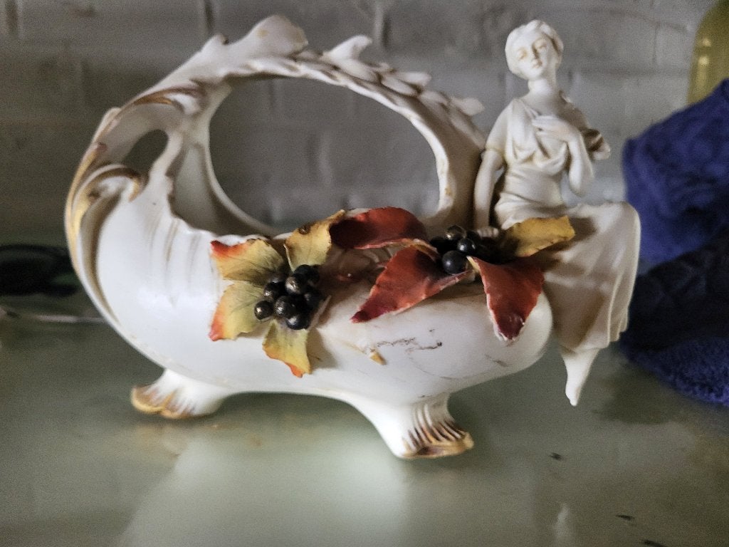 Pot avec statue en biscuit, Enlèvement ou Envoi