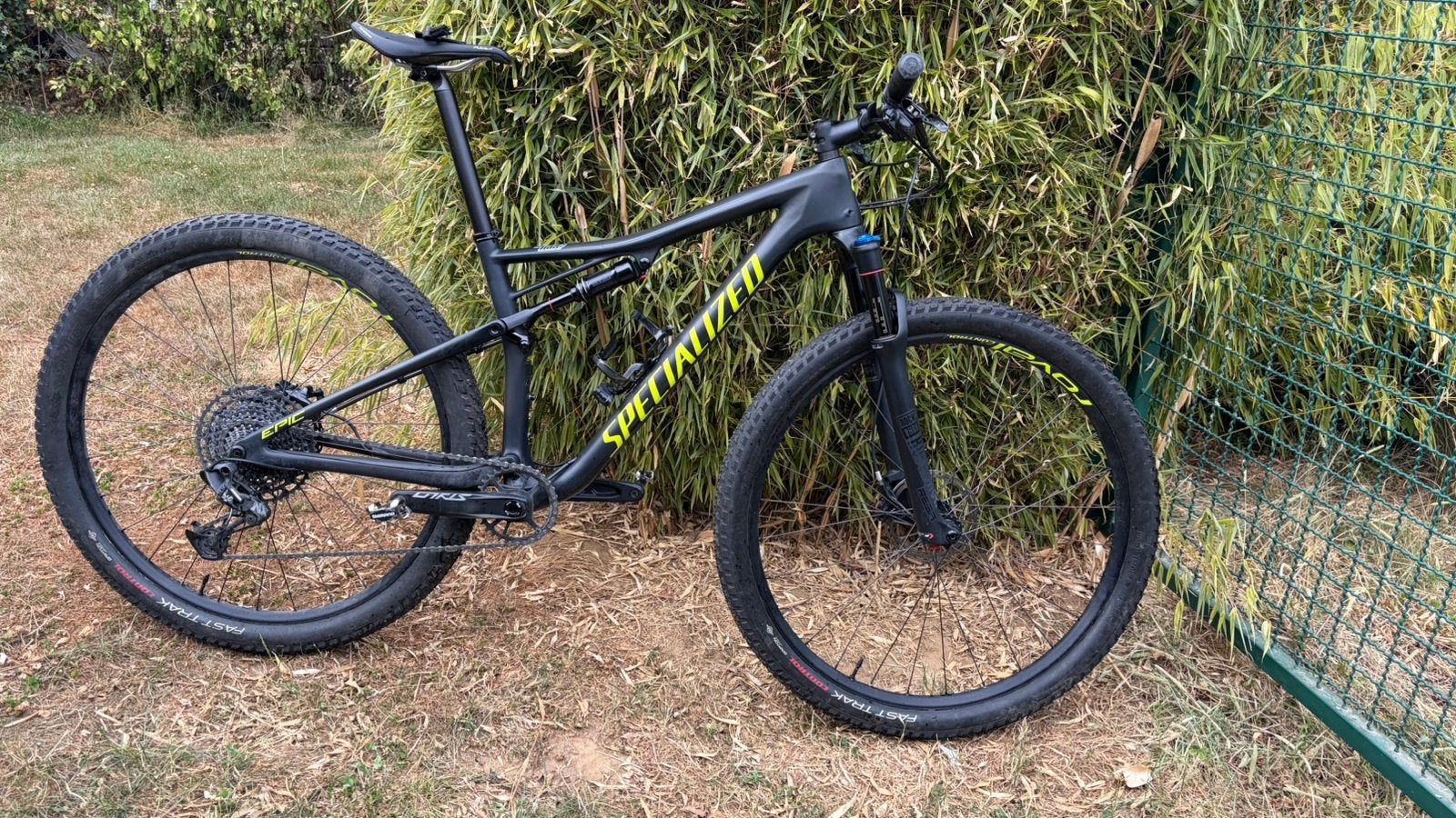 Specialized Epic Comp Carbon - Taille M - 2020, Vélos & Vélomoteurs, Vélos | Hommes | Vélos de sport & Vélo de randonnée, Utilisé