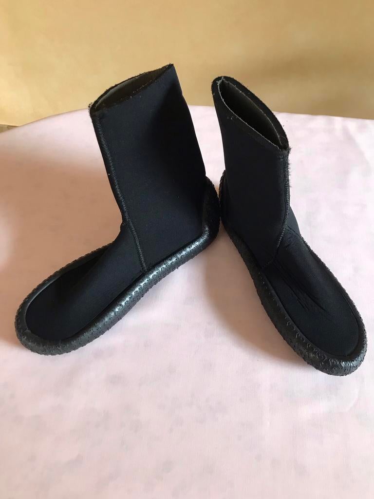 A vendre CHAUSSONS de PLONGÉE.  38 / 39., Comme neuf