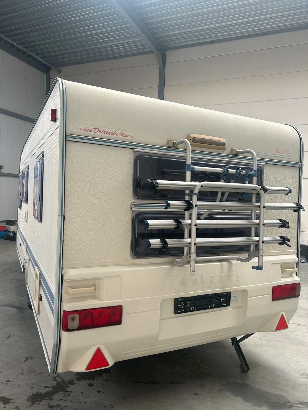 Lits superposés Caravan Adria, Caravanes & Camping, Coin salon convertible, Jusqu'à 6, 5 à 6 mètres, Poêle