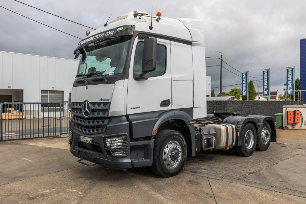 Mercedes-Benz AROCS 2553 BLS -6x4H (bj 2020), Auto's, Automaat, Wit, Mercedes-Benz, Bedrijf