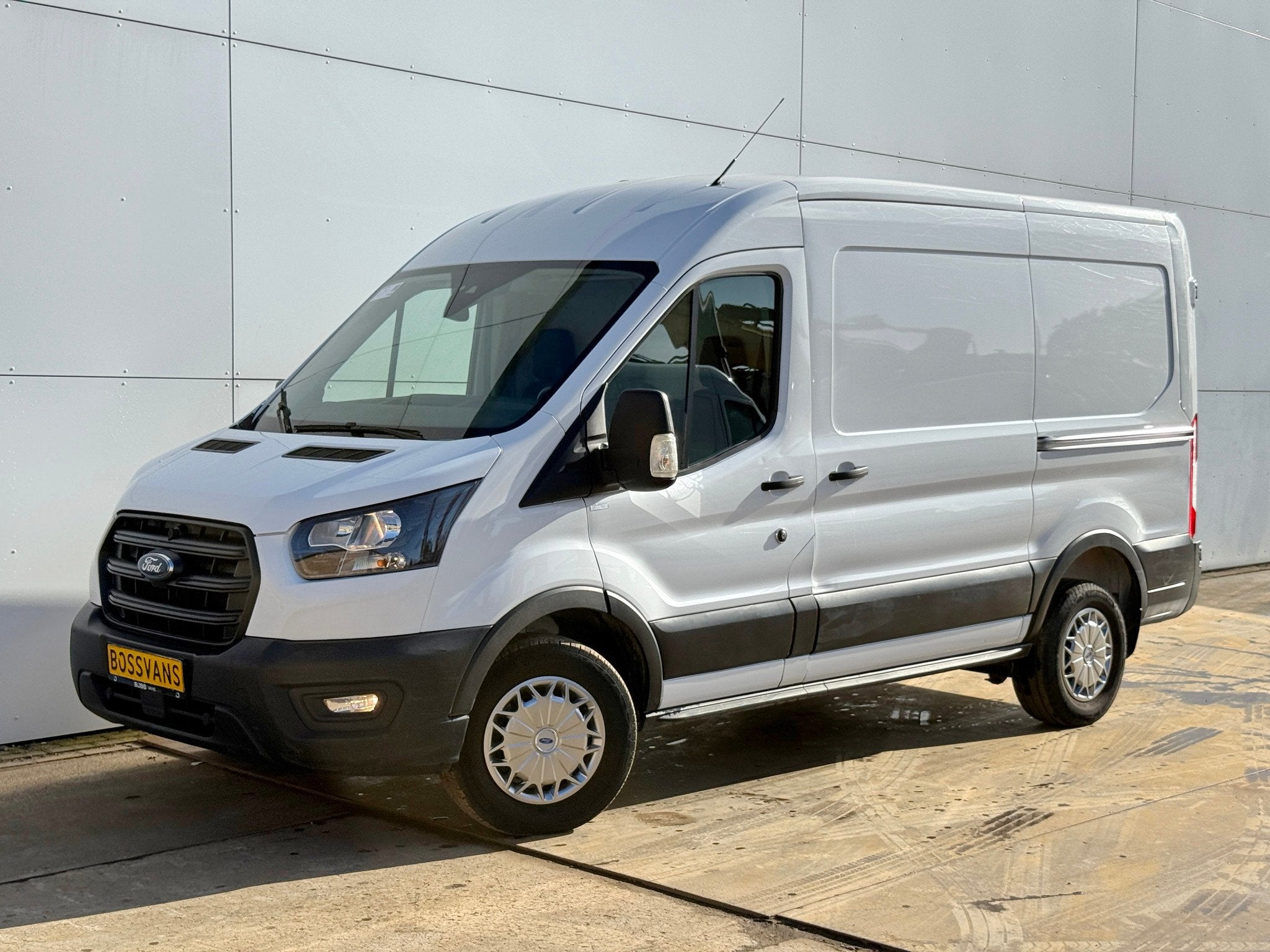 Ford Transit 2.0 TDCI 130PK L2H2 Cruise Control Airco Blueto, Auto's, Euro 6, 4 cilinders, Wit, 5 deurs