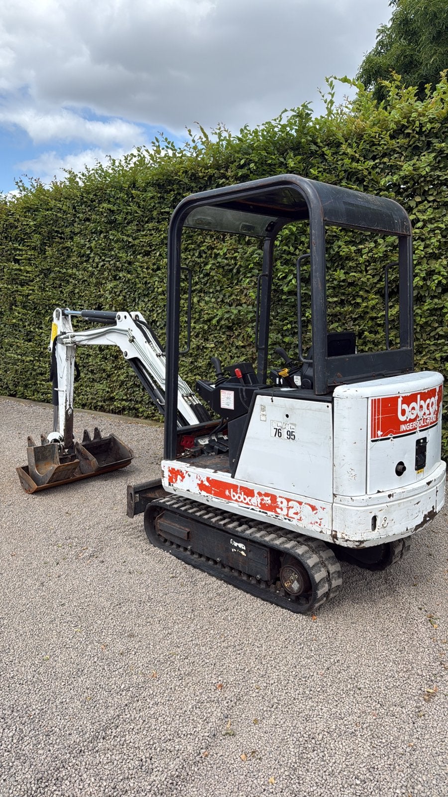 Minigraver bobcat, Ophalen