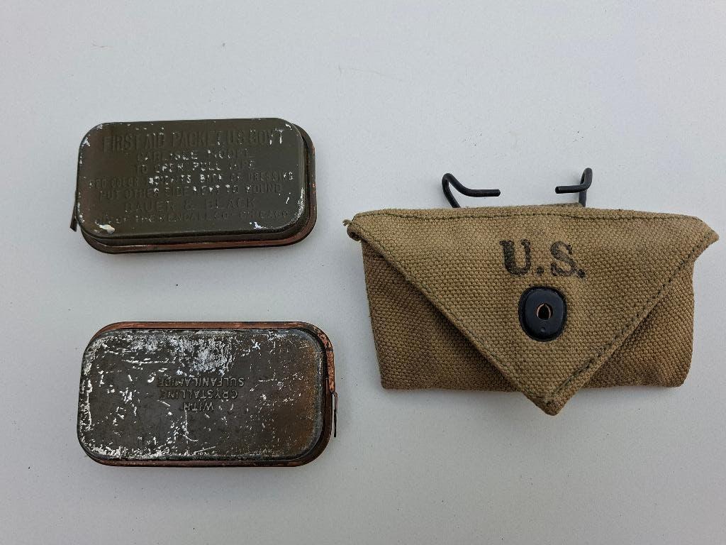 US WO2 1ste model first aid pouch Jeff 1942 + 2 kits, Verzamelen, Ophalen of Verzenden, Landmacht, Overige typen