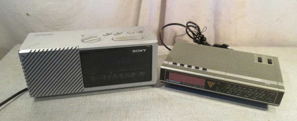 2 Retro Tafel Radio's, Ophalen of Verzenden, Zo goed als nieuw, Radio