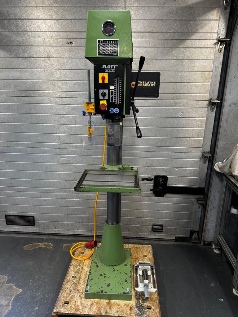 Ruime Voorraad Kolomboormachine Freesmachine, Ophalen, Zo goed als nieuw