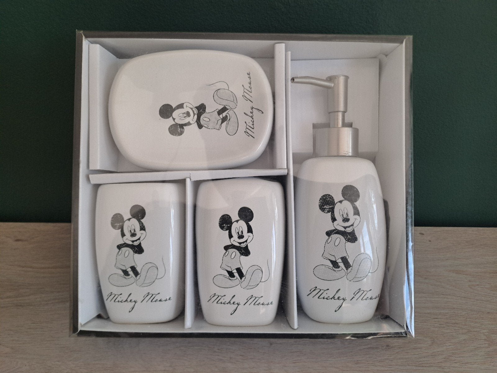 Disney Mickey Mouse keramische badkamerset nieuw, Maison & Meubles, Accessoires pour la Maison | Décorations murale, Enlèvement