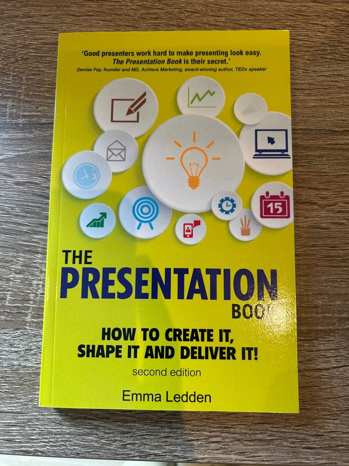 Le livre de présentation Members, Enlèvement ou Envoi, Comme neuf