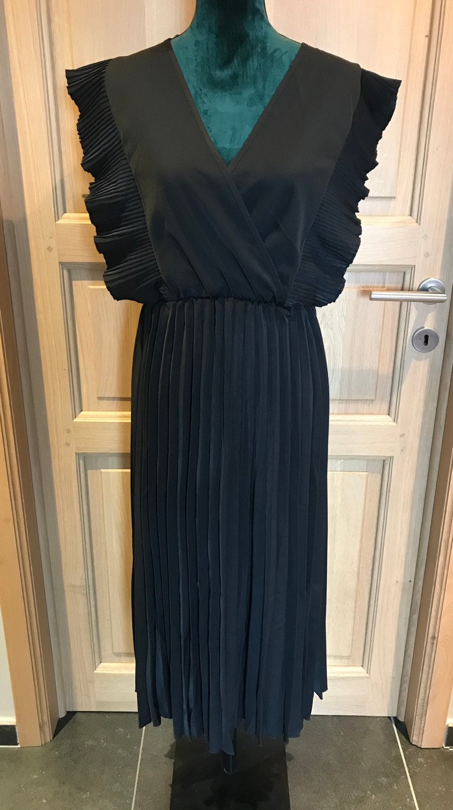 Robe taille M, Enlèvement ou Envoi, Neuf, Taille 38/40 (M), Noir