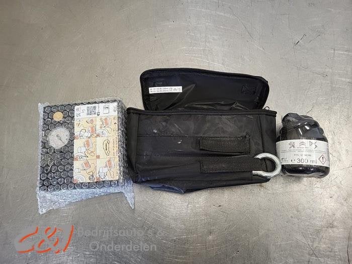 Bandenpomp van een Opel Combo, Gebruikt, -, -, Opel