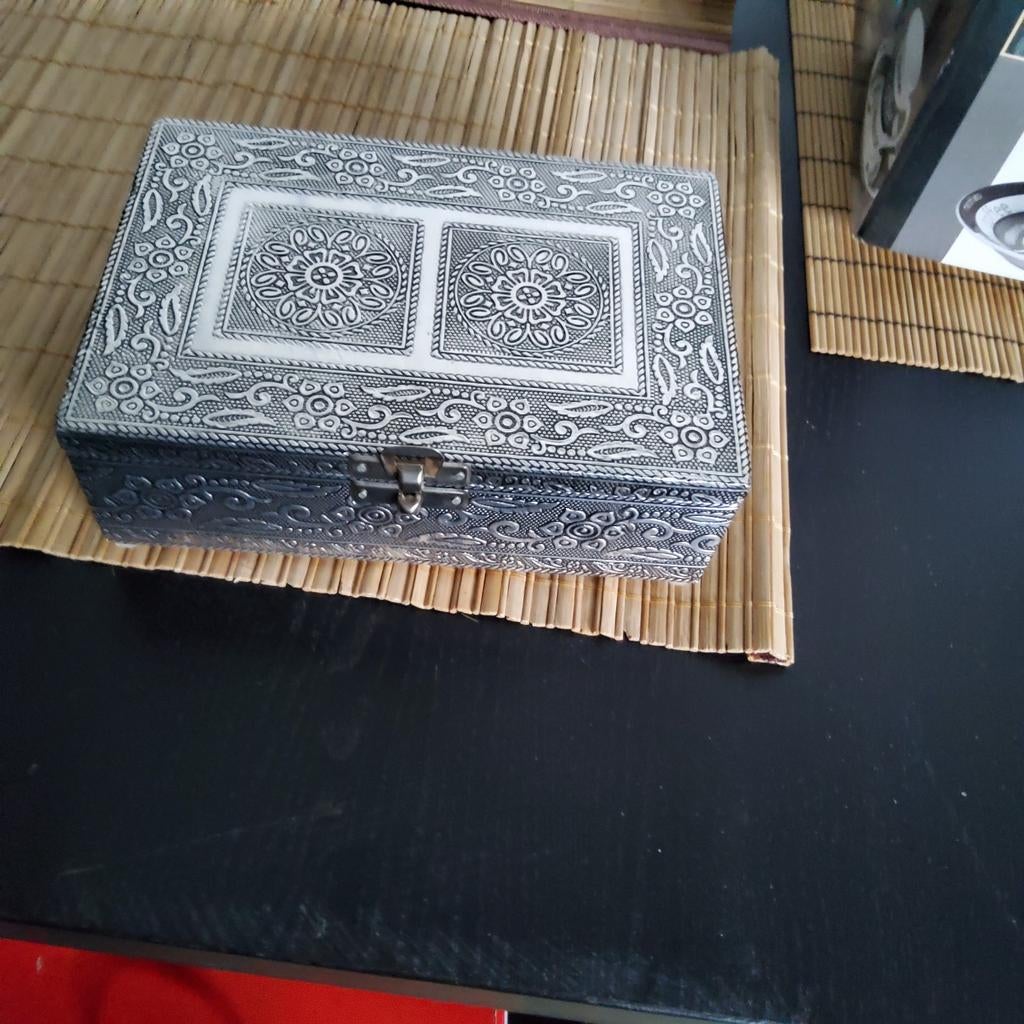 Joli coffret, Antiquités & Art, Antiquités | Accessoires de maison, Enlèvement