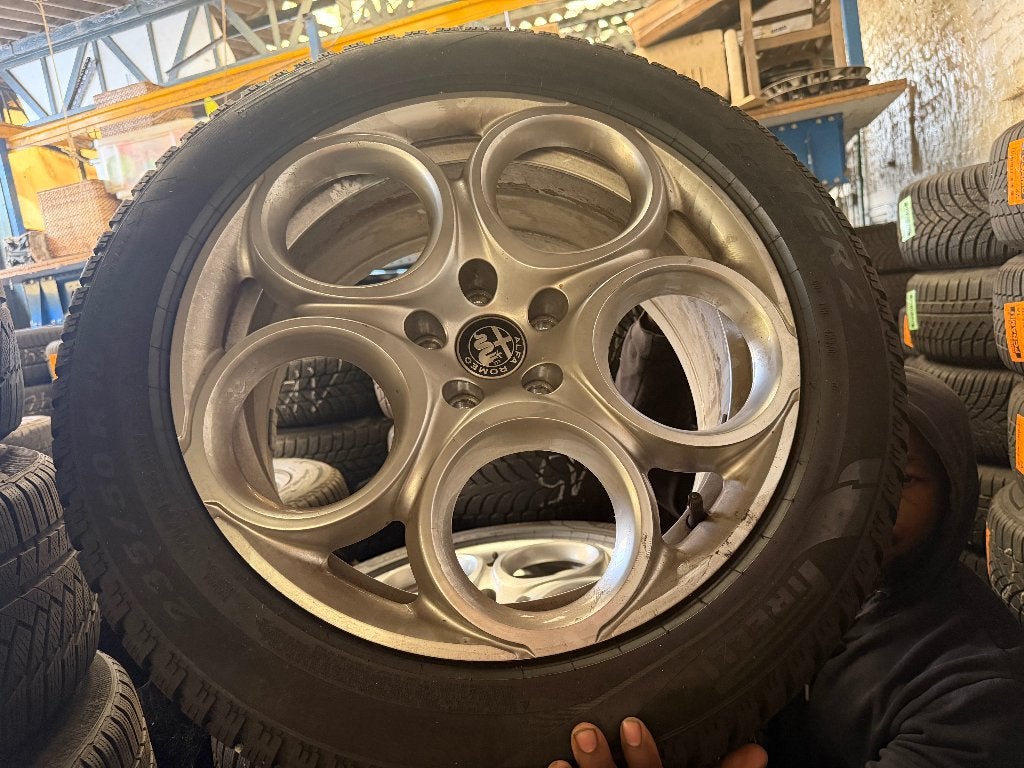 Kit de pneus d'hiver sur jante pour Alfa Romeo Tonale, Pneus hiver, 18 pouces, Enlèvement, Jante(s)