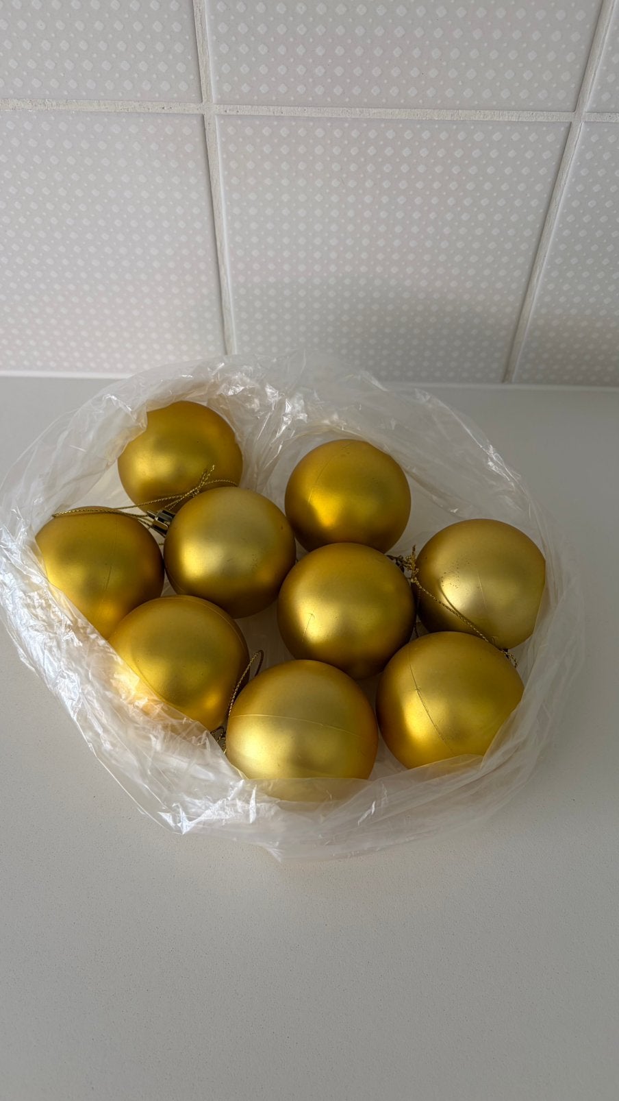 Boules de Noël dorées, Enlèvement, Comme neuf