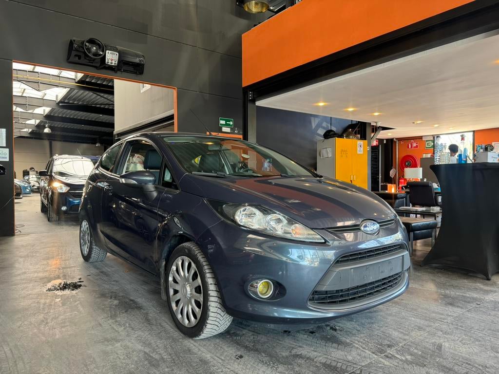 FORD FIESTA, Autos, Ford, Entreprise, Achat, Fiësta, ABS, Verrouillage central, Vitres électriques, Isofix, Jantes en alliage léger