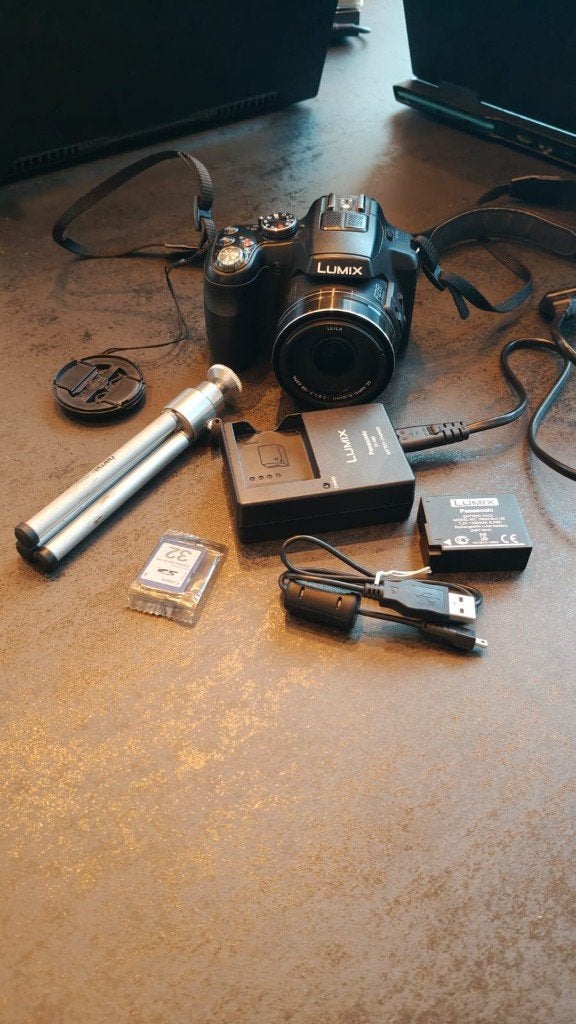 Panasonic: Lumix DMC-FZ200 camera, Hobby en Vrije tijd, Elektronica-componenten, Ophalen of Verzenden, Zo goed als nieuw
