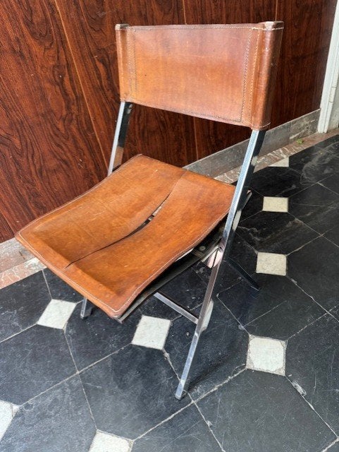 magnifique chaise d'emile souply, Enlèvement