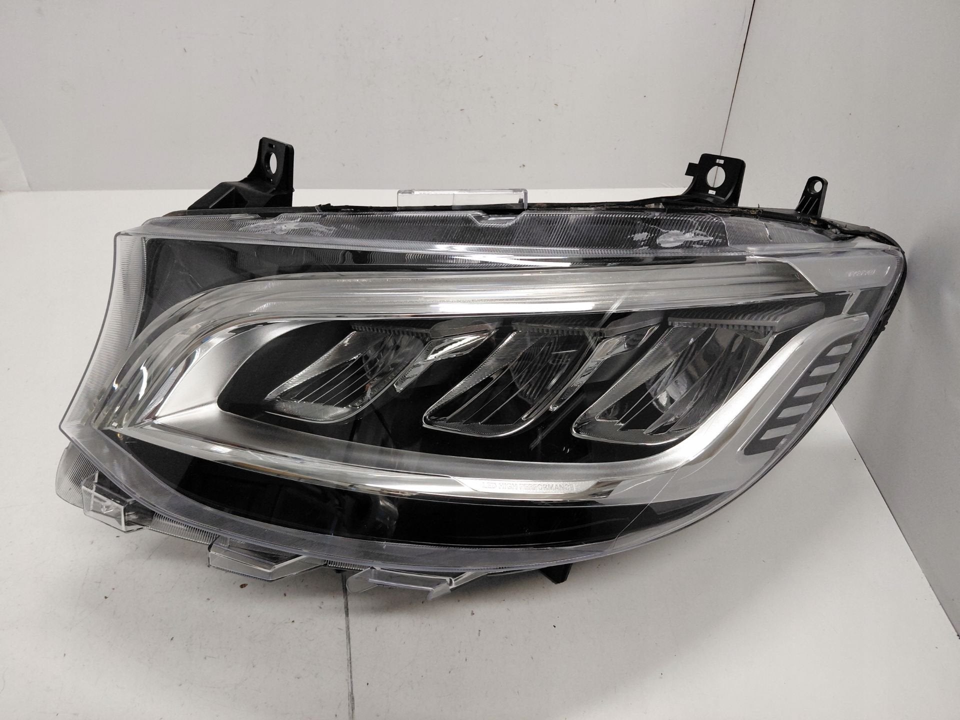 Mercedes Sprinter W907 Koplamp Links A9109069900, Gebruikt, Mercedes-Benz AG, Mercedes-Benz, Mercedesstrasse 120
70372  Stuttgart, DE