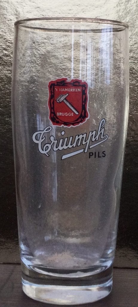 Bier brouwerij glas Triumph pils zwarte tekst  Brugge, Verzamelen, Ophalen of Verzenden