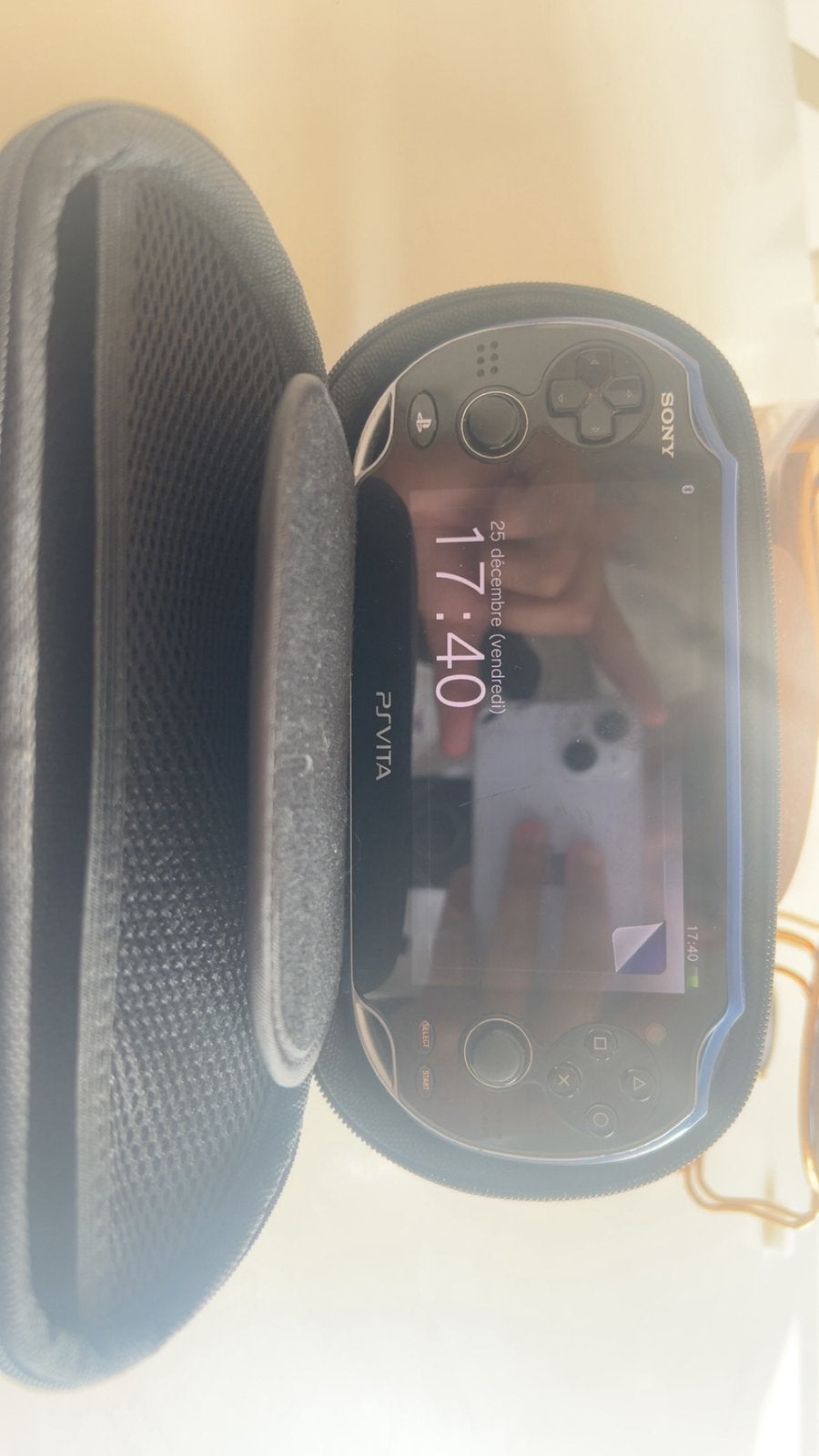 PS Vita 1000 (PCH-1004) + hoesje + hoesje, Ophalen of Verzenden, Zo goed als nieuw