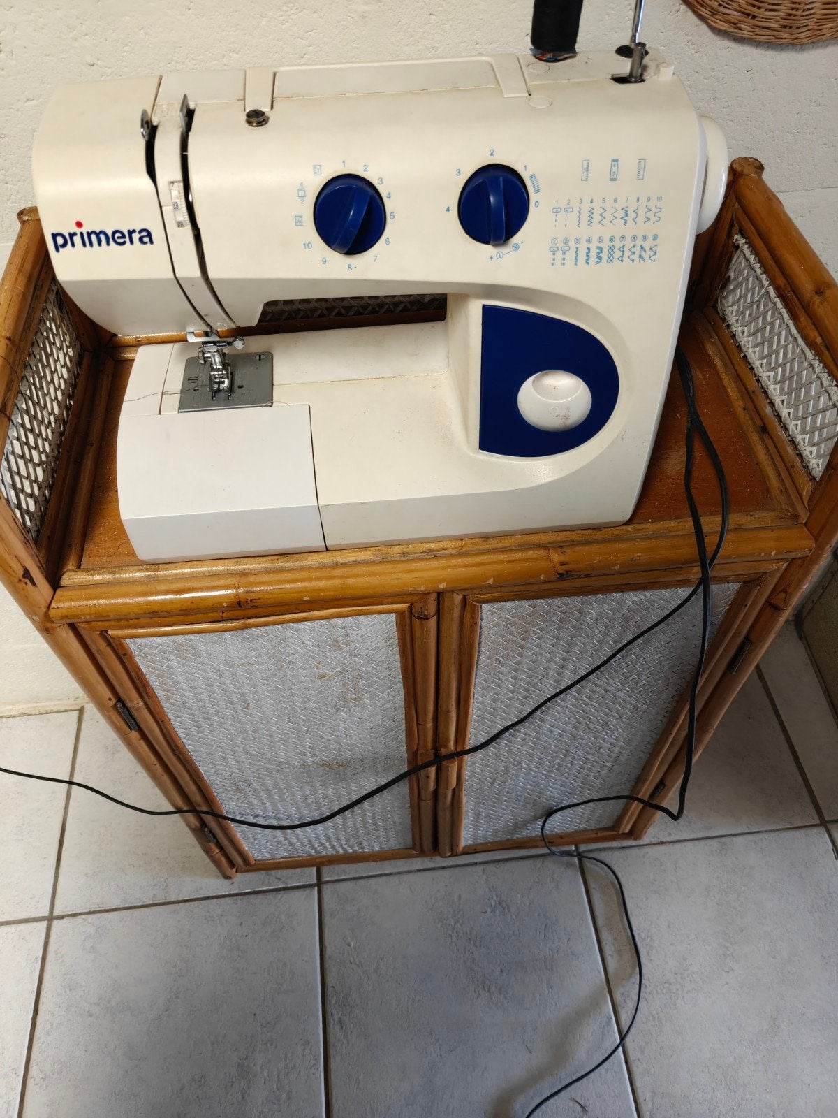 primera naaimachine te koop en oude koffer, Hobby & Loisirs créatifs, Enlèvement, Utilisé, Machine à coudre, Autres marques