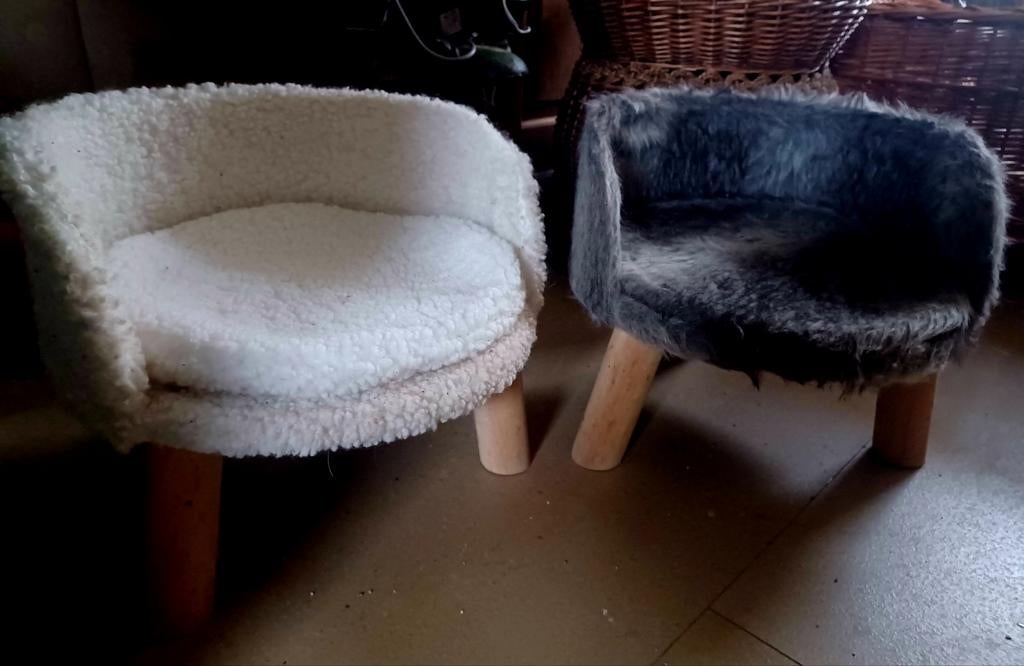 2 kattenstoeltjes, Dieren en Toebehoren, Kattenmanden, Ophalen of Verzenden, Zo goed als nieuw, Pluche