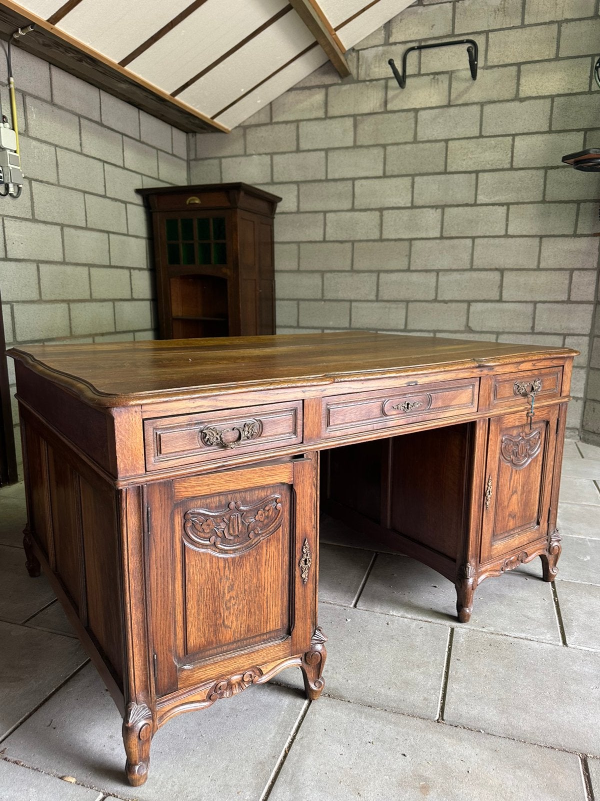 Bureau ancien en bois massif, Enlèvement