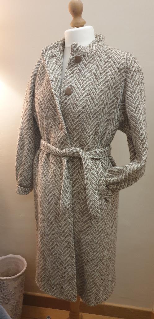 Almina wollen jas, Kleding | Dames, Jassen | Winter, Almina, Ophalen of Verzenden, Zo goed als nieuw, Beige