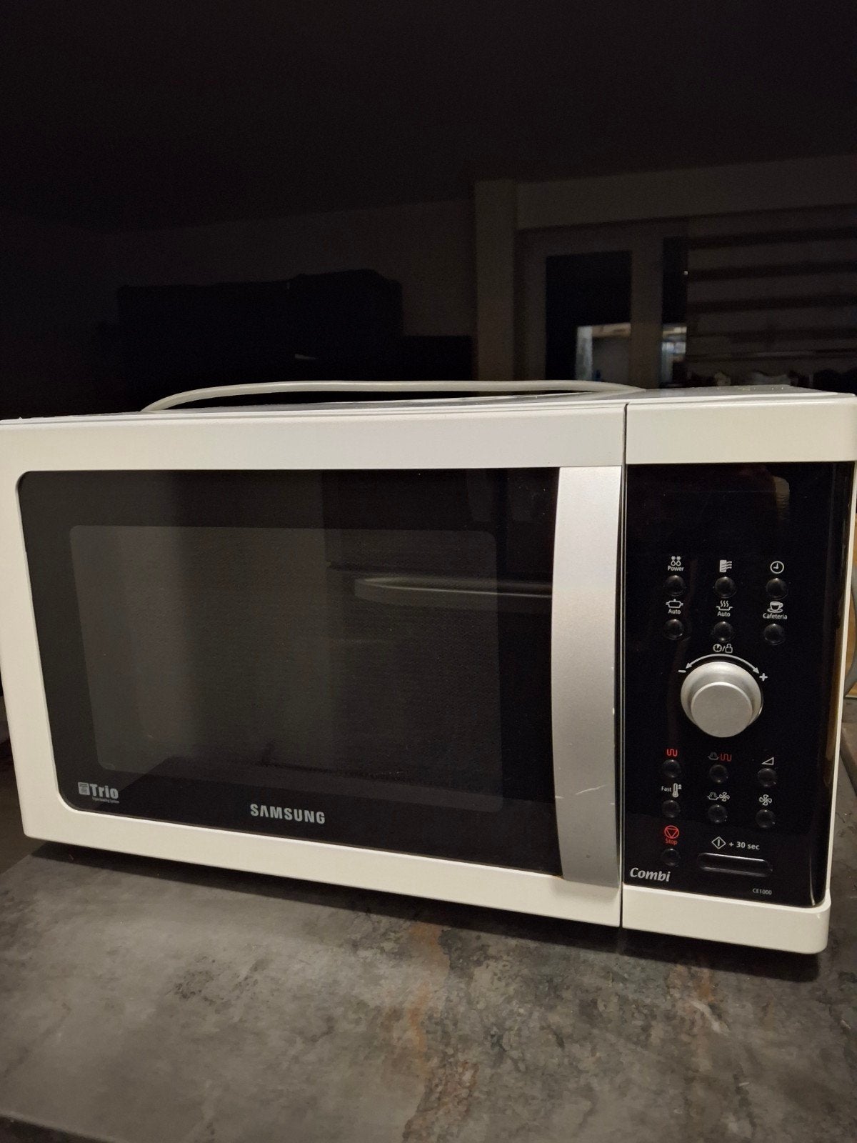 Four à micro-ondes combiné Samsung CE1000-T, Enlèvement
