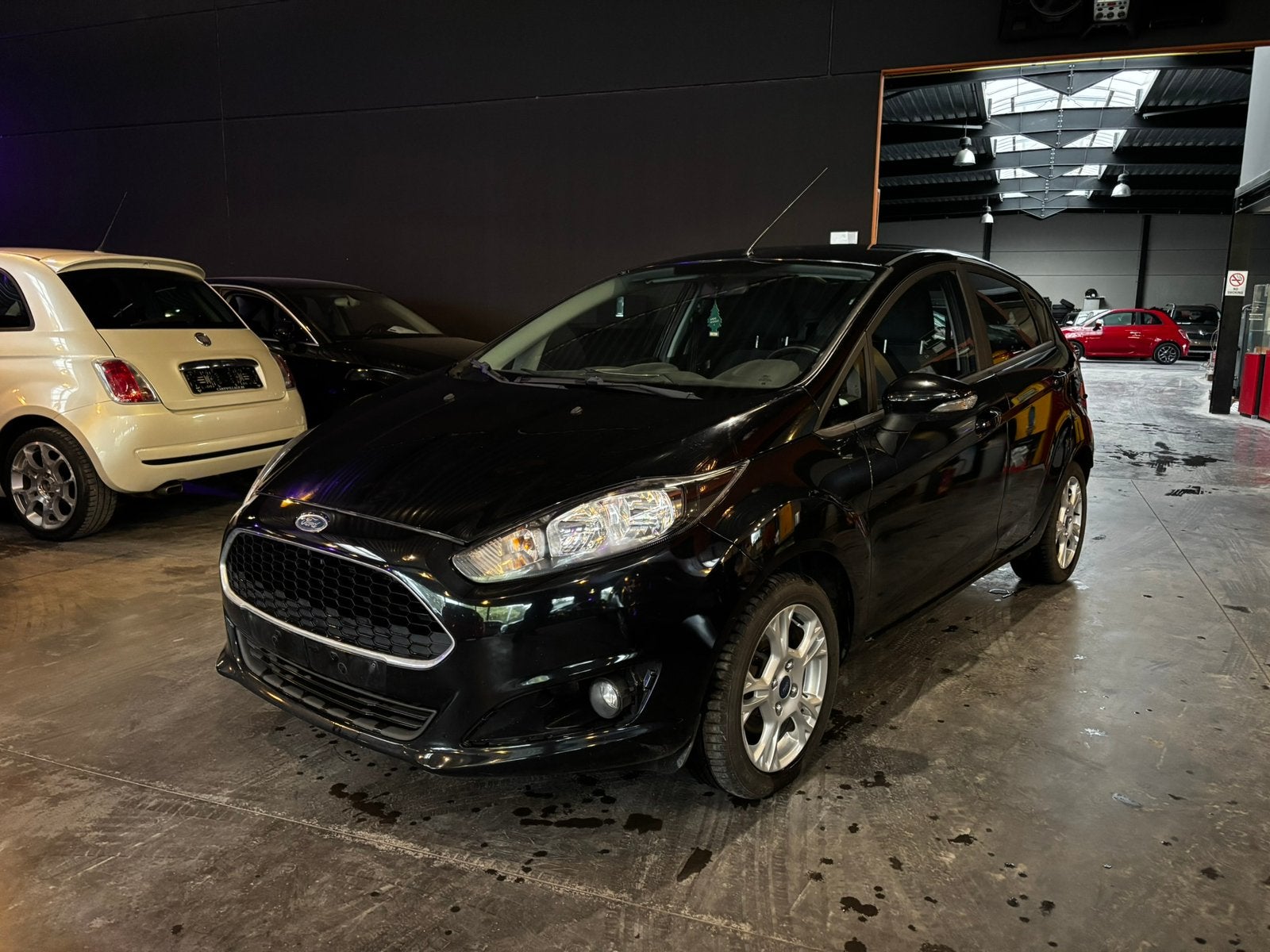Ford fiesta 1.0ecoboost Trend automatique/12 mois de garanti, Auto's, Ford, Euro 5, Stof, Zwart, Zwart