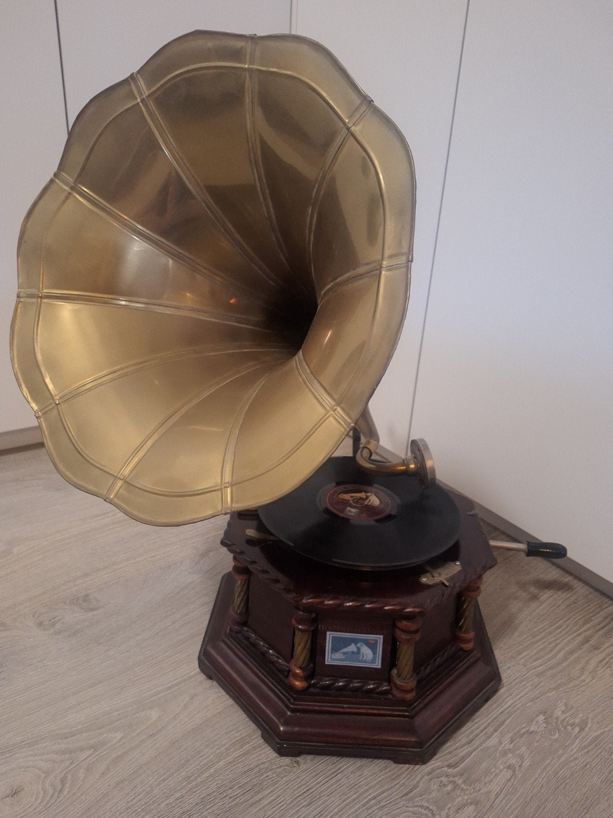 Grammofoon - His Master's Voice, Enlèvement