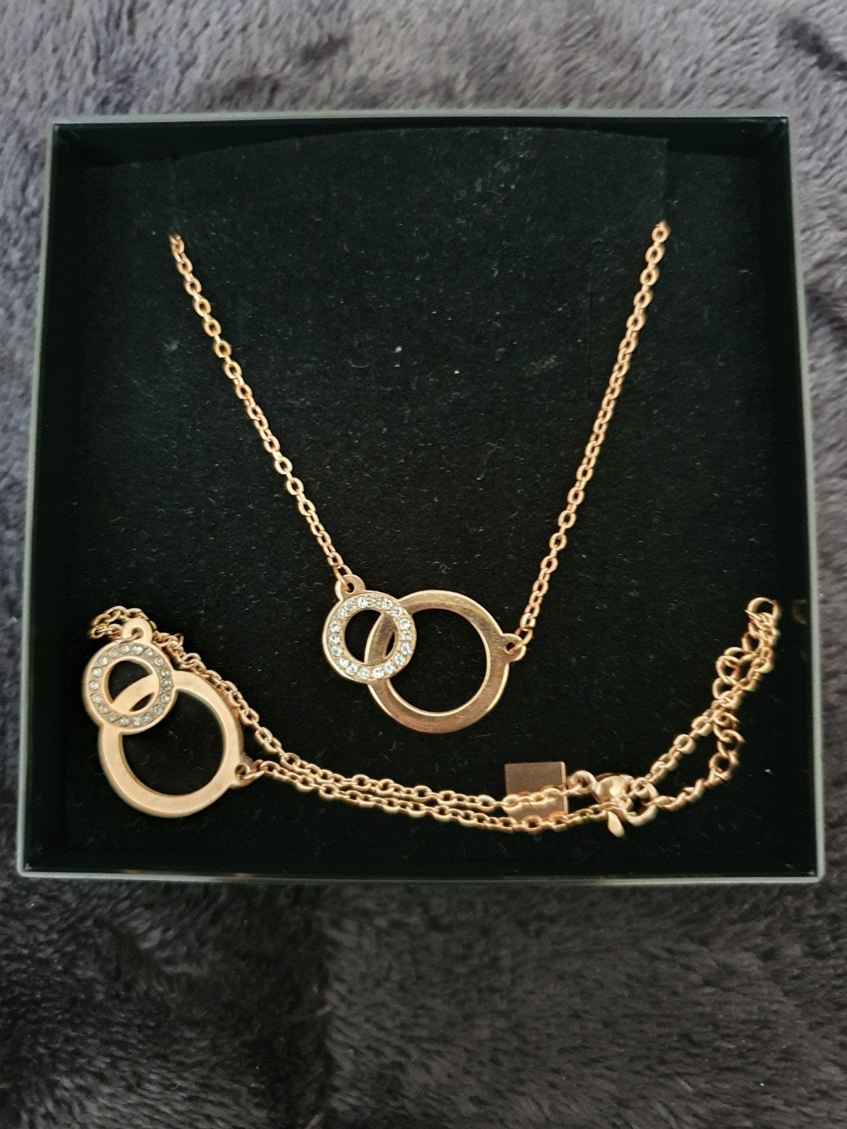 Halsketting met bijpassende armband in rosékleurig edelstaal, Ophalen of Verzenden, Nieuw, Roze, Met strass