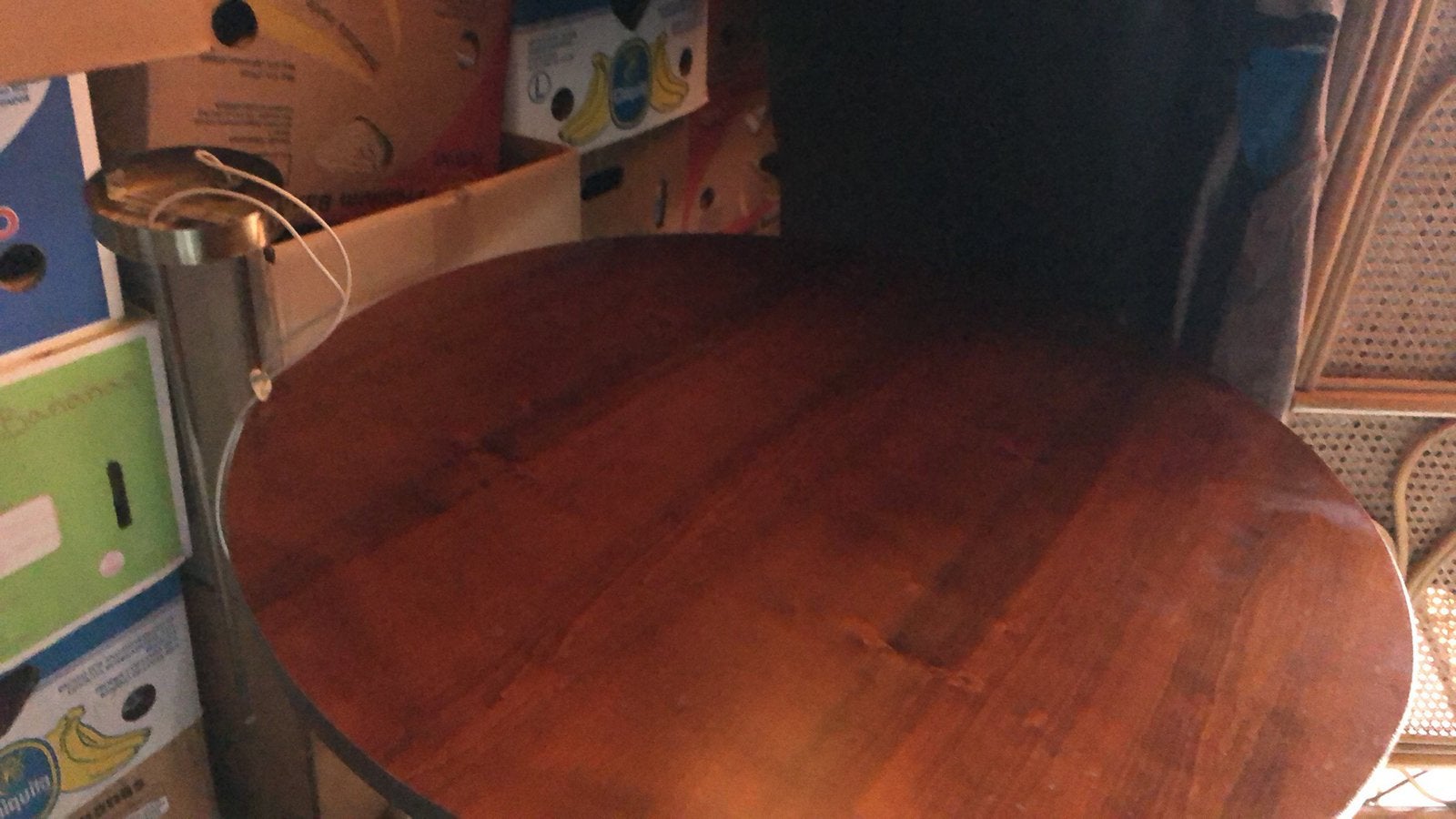 Mooi rond tafeltje met zilvere pootjes, Ophalen
