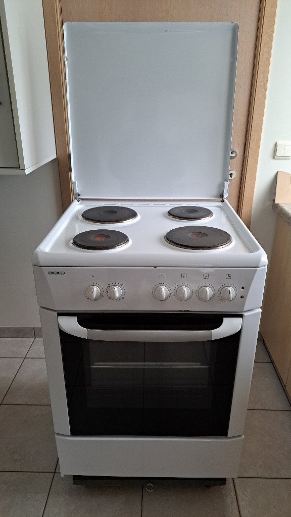 Poêle BEKO, Electroménager, Cuisinières, 85 à 90 cm, 4 zones de cuisson, Comme neuf, Enlèvement