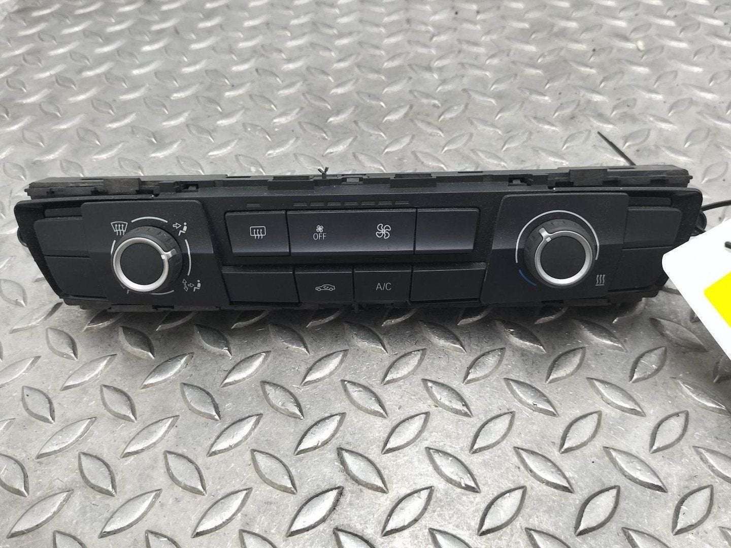 BMW 1 SERIES F20 116i EDE Business KACHEL BEDIENINGSPANEEL 2, Enlèvement ou Envoi, Utilisé, ARN reconnu