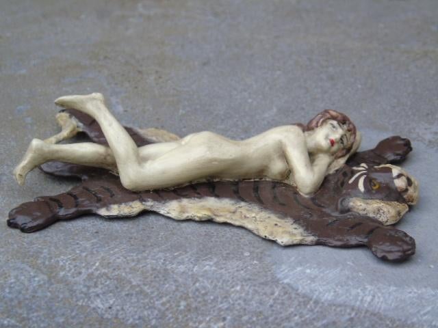 Naakte liggende vrouw in brons gesigneerd, BERGMANN, Antiek en Kunst, Ophalen of Verzenden, Brons