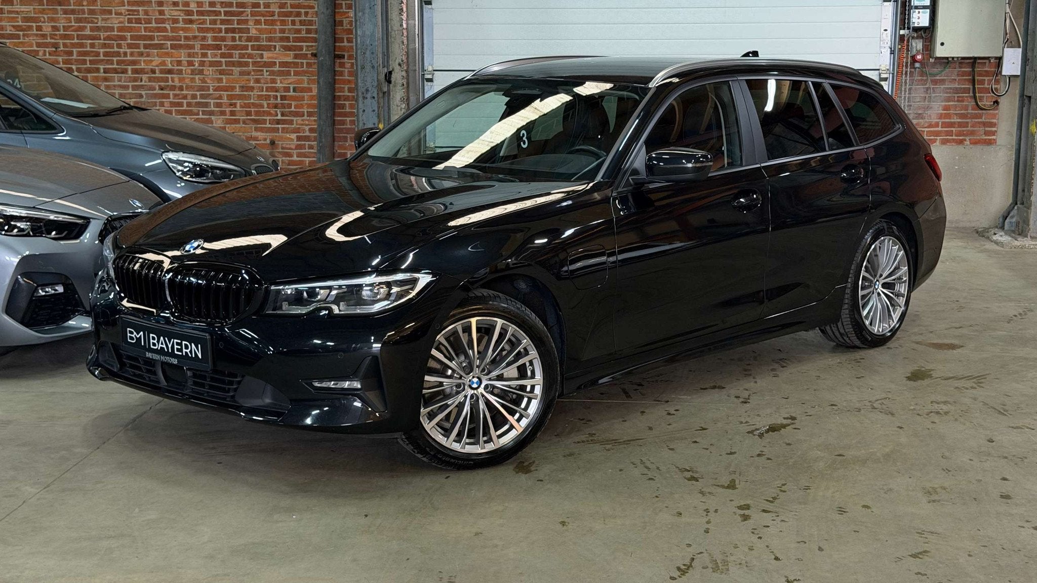 BMW 330 eA PHEV Garantie Plug in Hybride Benzine Trekhaak, Auto's, Automaat, 4 cilinders, Zwart, Bedrijf