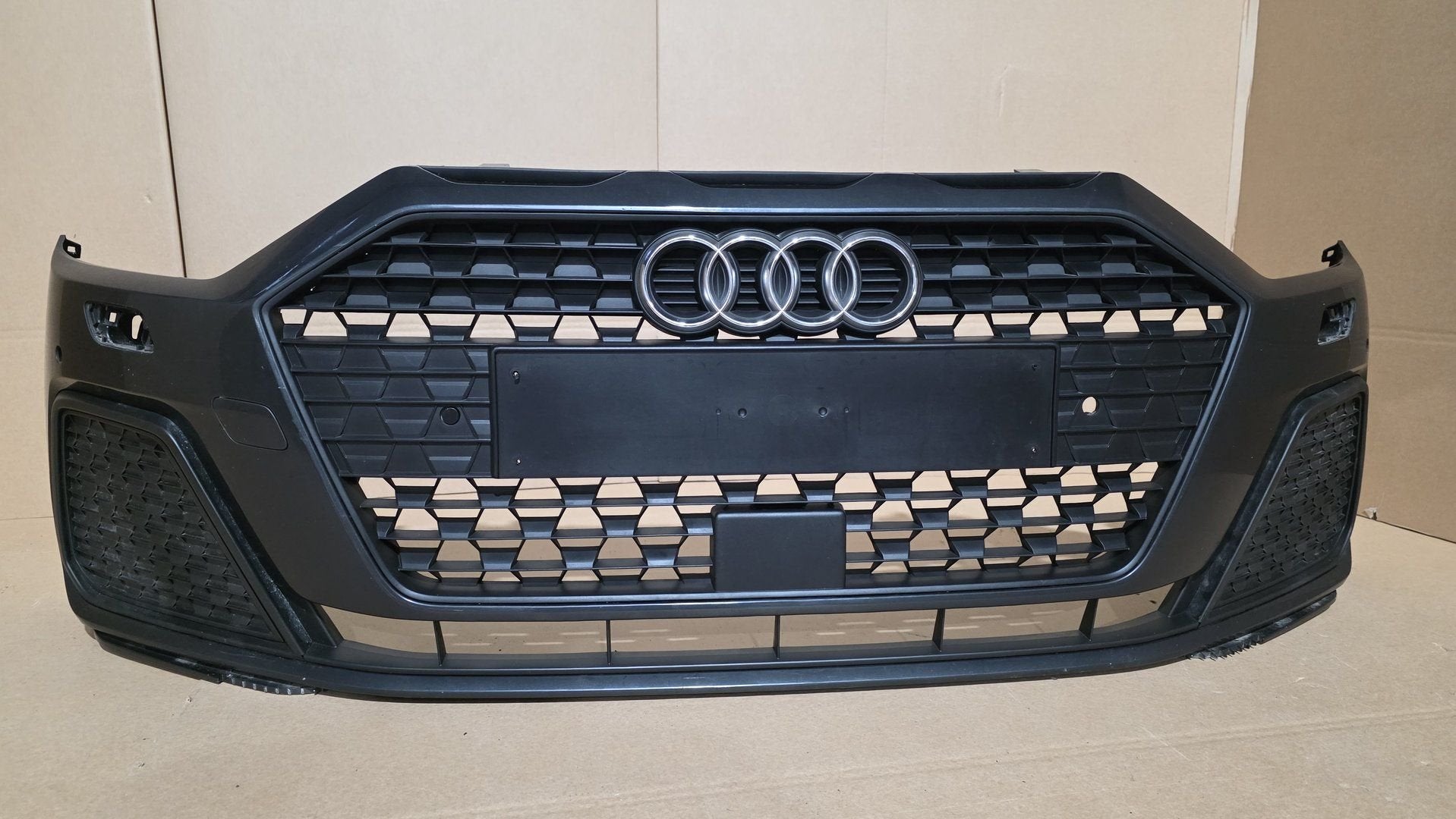 Voorbumper Audi A1 II GB 82A Basis X7L Bumper 82A807437, -, Origine de la pièce connue, Audi, Utilisé