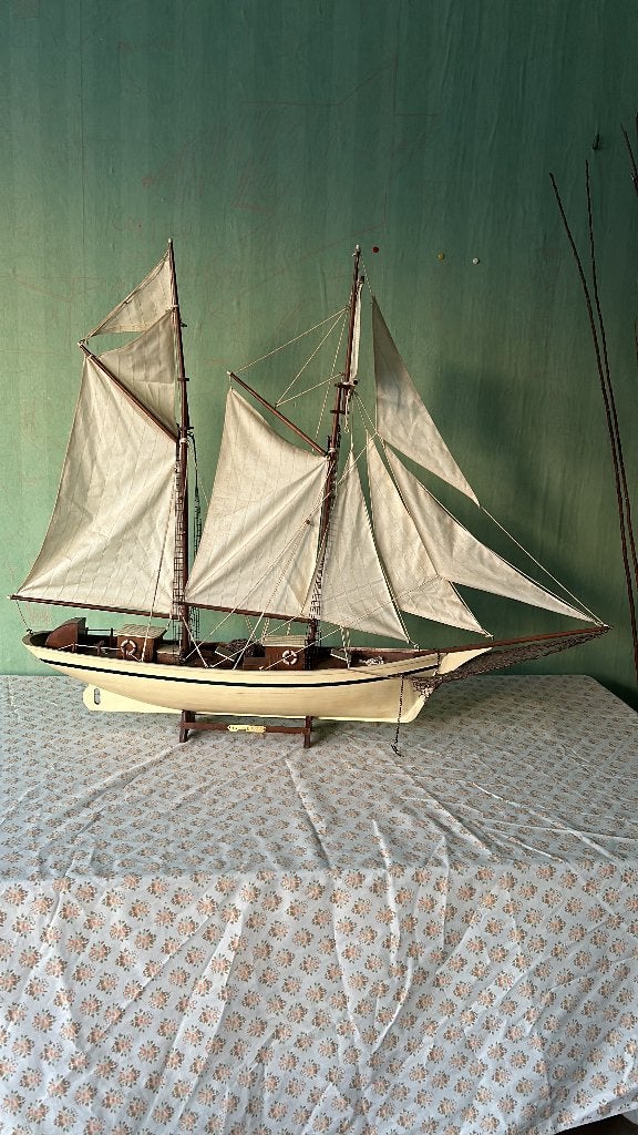 Maquette voilier la belle poule, Enlèvement