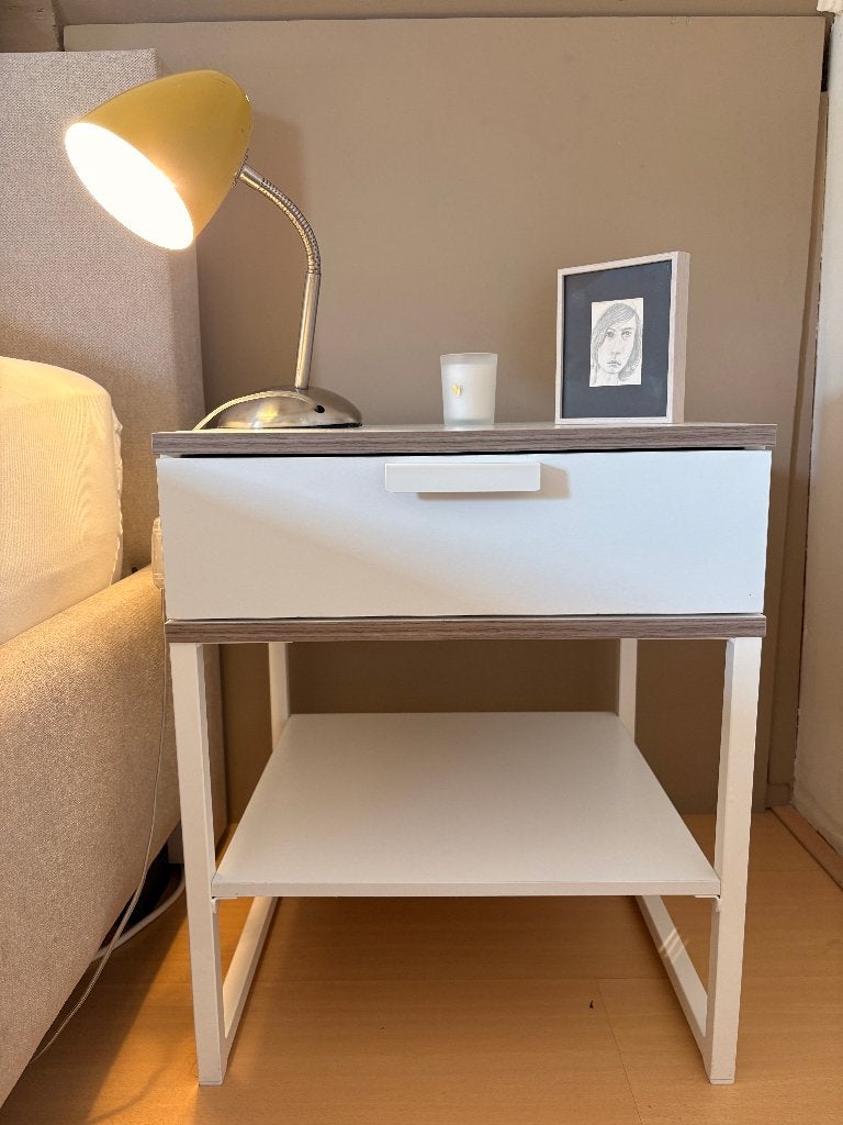 2 tables de chevet Ikea Trysil - aspect blanc/bois, Maison & Meubles, 45 à 65 cm, Enlèvement, Utilisé, 55 à 70 cm