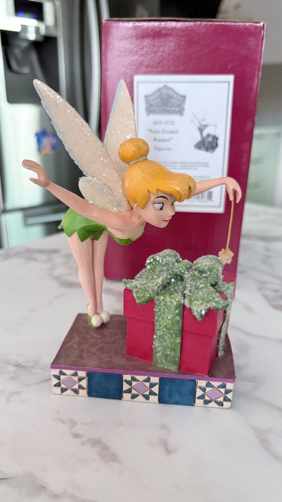 Disney Tradition-Tinker Bell en cadeau, Verzamelen, Ophalen of Verzenden, Overige figuren, Zo goed als nieuw, Beeldje of Figuurtje
