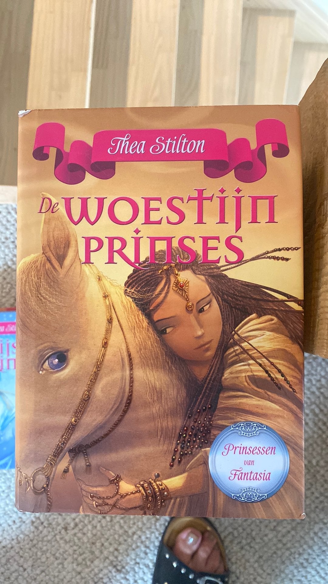 Thea Stilton - De woestijnprinses, Enlèvement ou Envoi, Thea Stilton