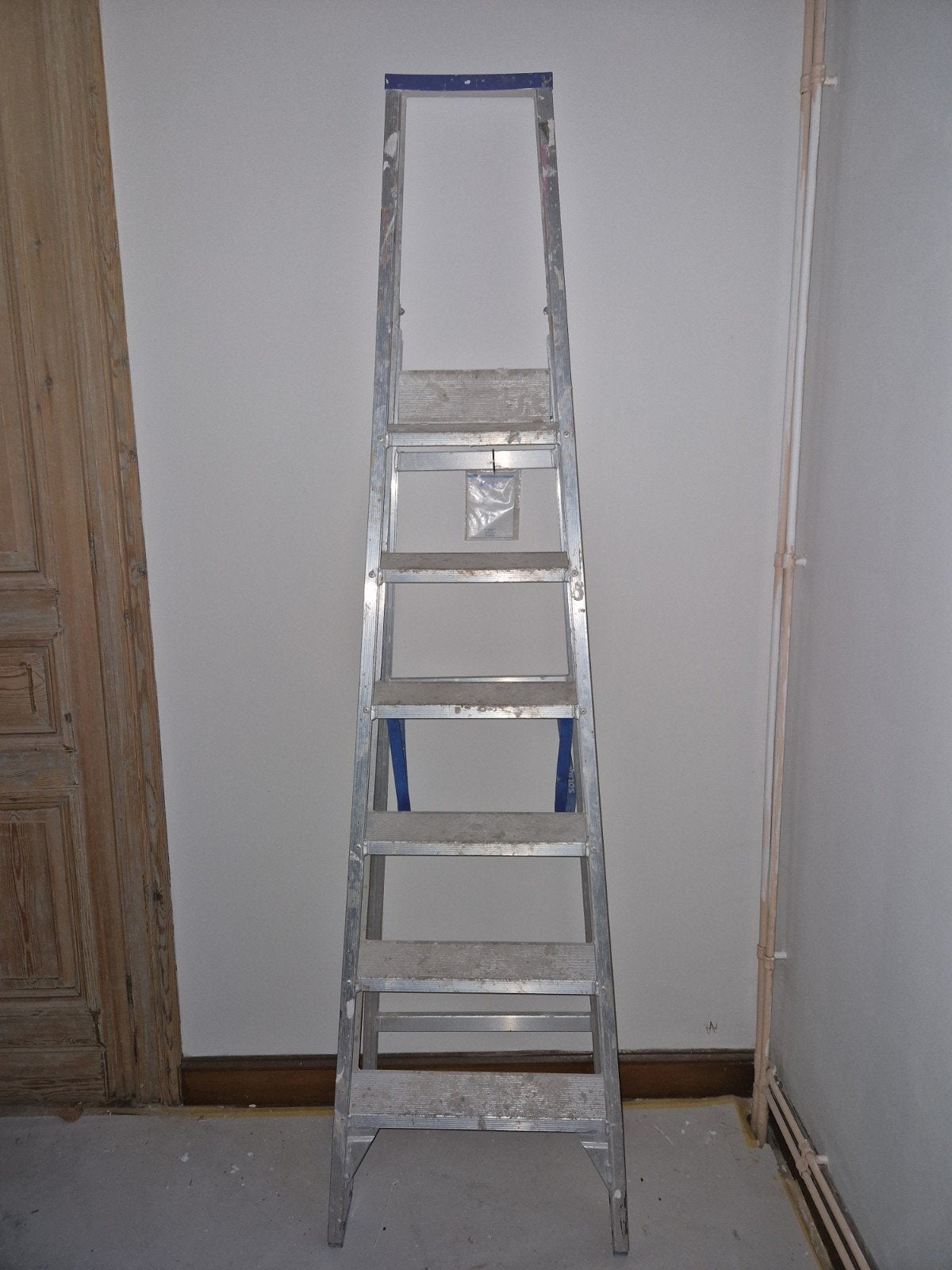 Escabeau professionnel 6 marches Solide, Bricolage & Construction, Enlèvement, Utilisé, Échelle, 2 à 4 mètres